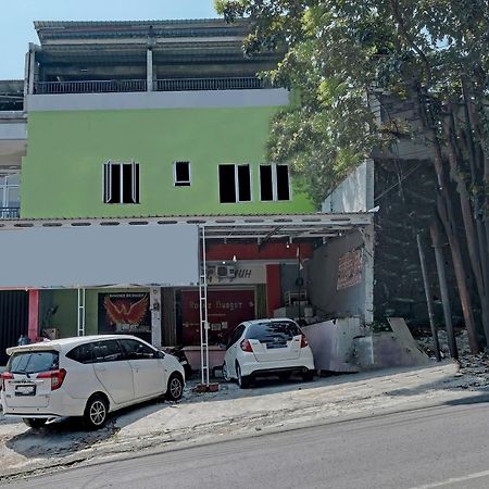 Oyo Life 92877 Hotel Rainbow 7296 スマラン エクステリア 写真