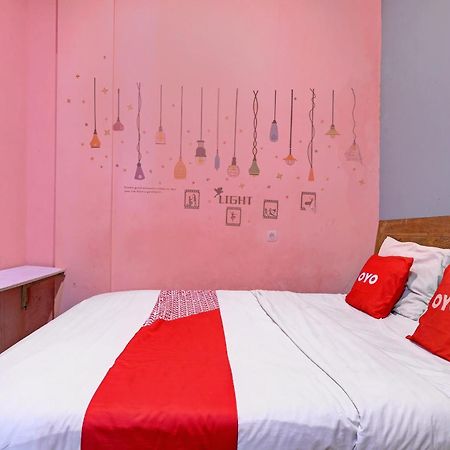 Oyo Life 92877 Hotel Rainbow 7296 スマラン エクステリア 写真