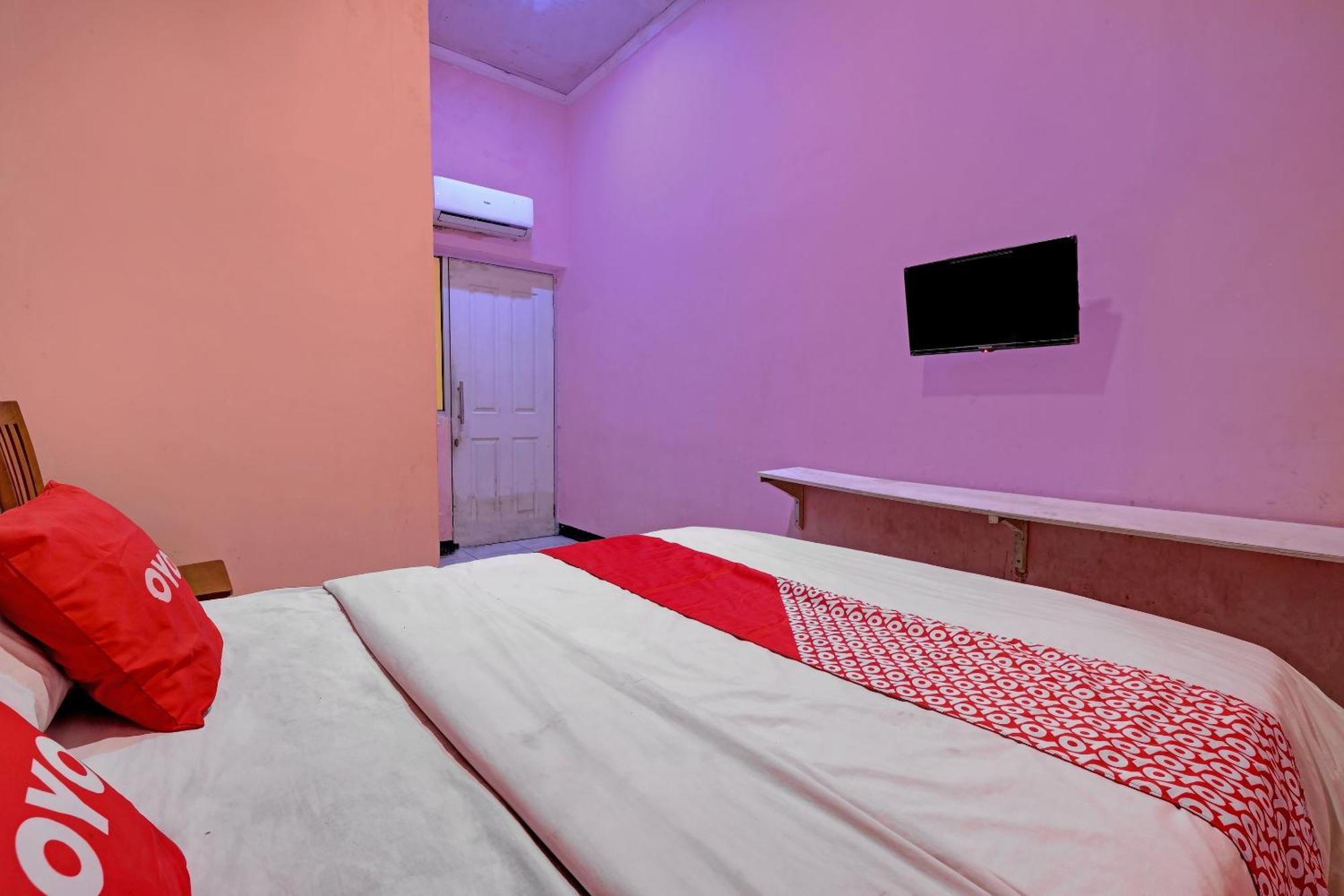 Oyo Life 92877 Hotel Rainbow 7296 スマラン エクステリア 写真