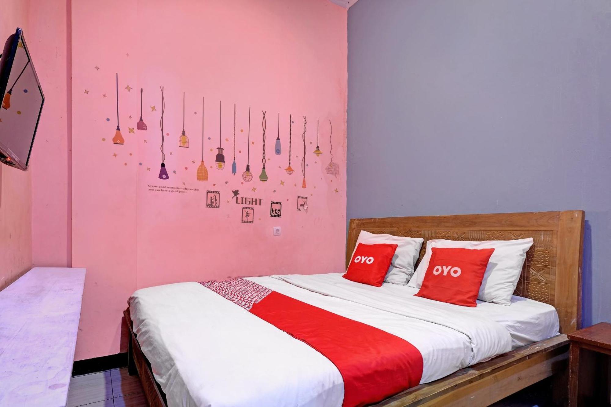 Oyo Life 92877 Hotel Rainbow 7296 スマラン エクステリア 写真