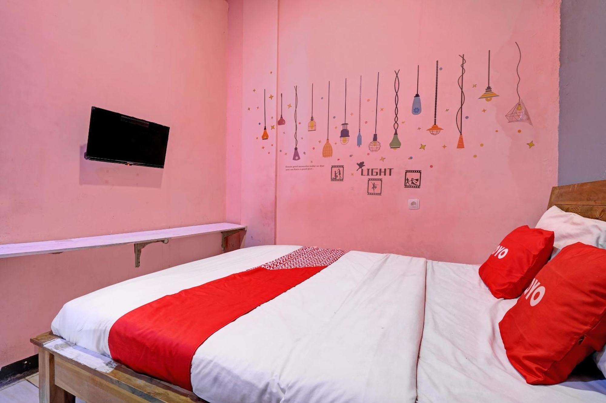 Oyo Life 92877 Hotel Rainbow 7296 スマラン エクステリア 写真