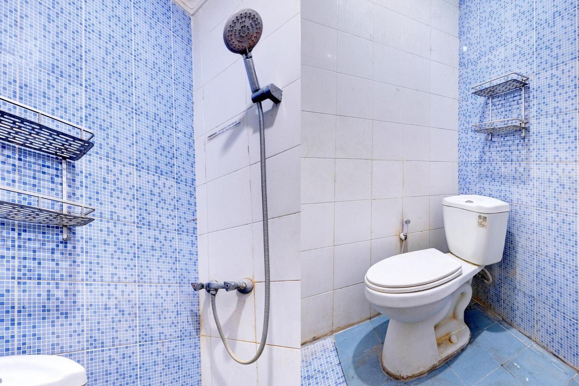 Oyo Life 92877 Hotel Rainbow 7296 スマラン エクステリア 写真