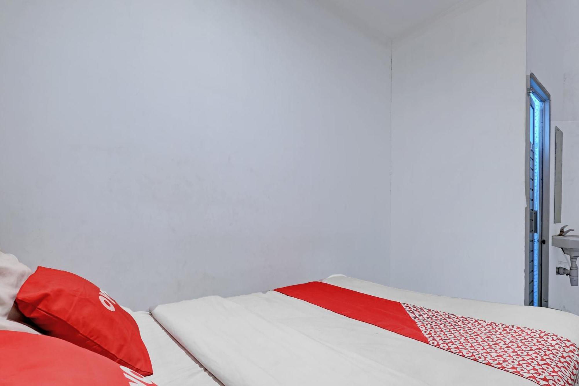 Oyo Life 92877 Hotel Rainbow 7296 スマラン エクステリア 写真